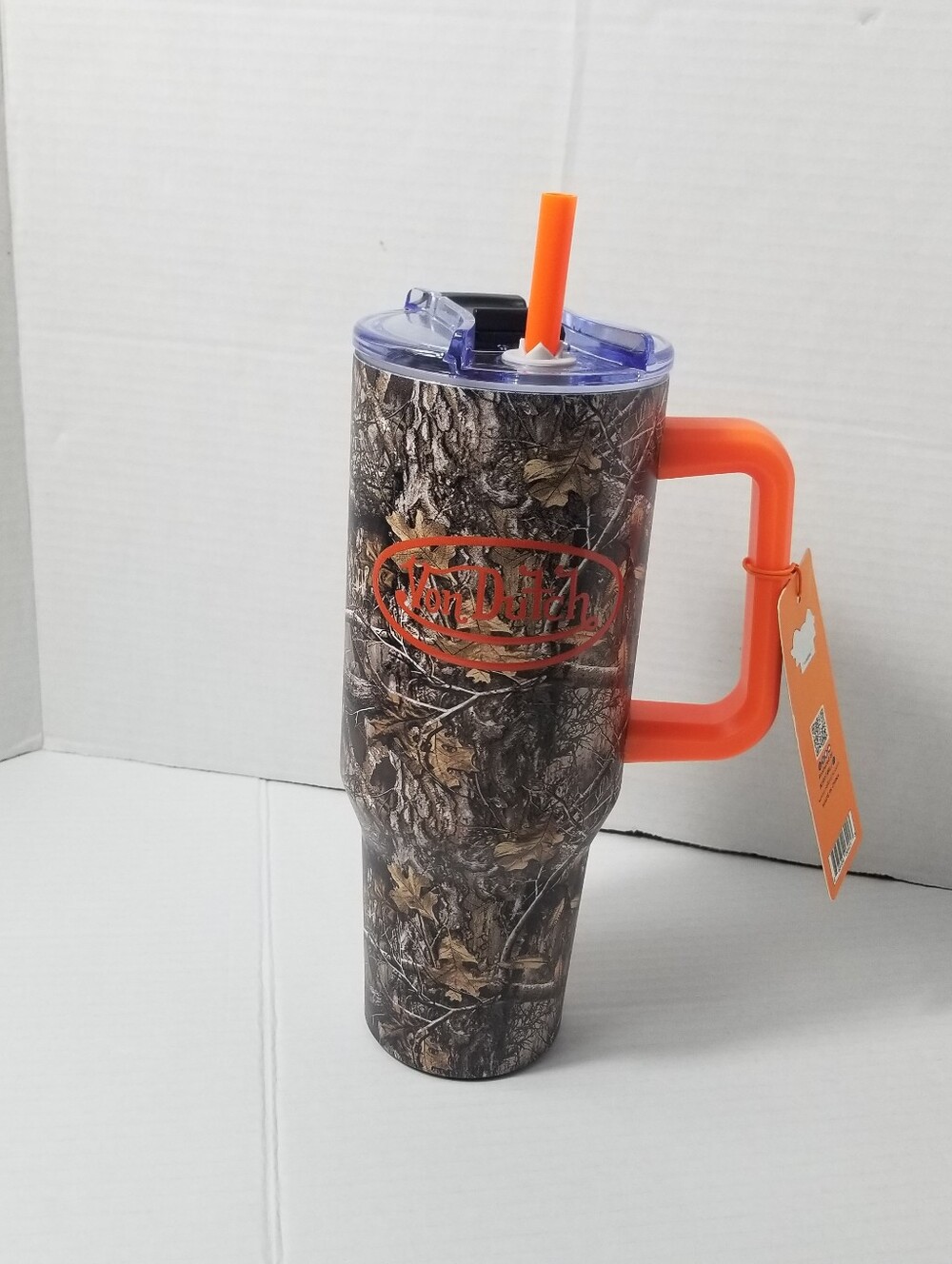 NWT VON DUTCH CAMO 40 OZ TUMBLER WITH  ORANGE HANDLE AND STRAW
